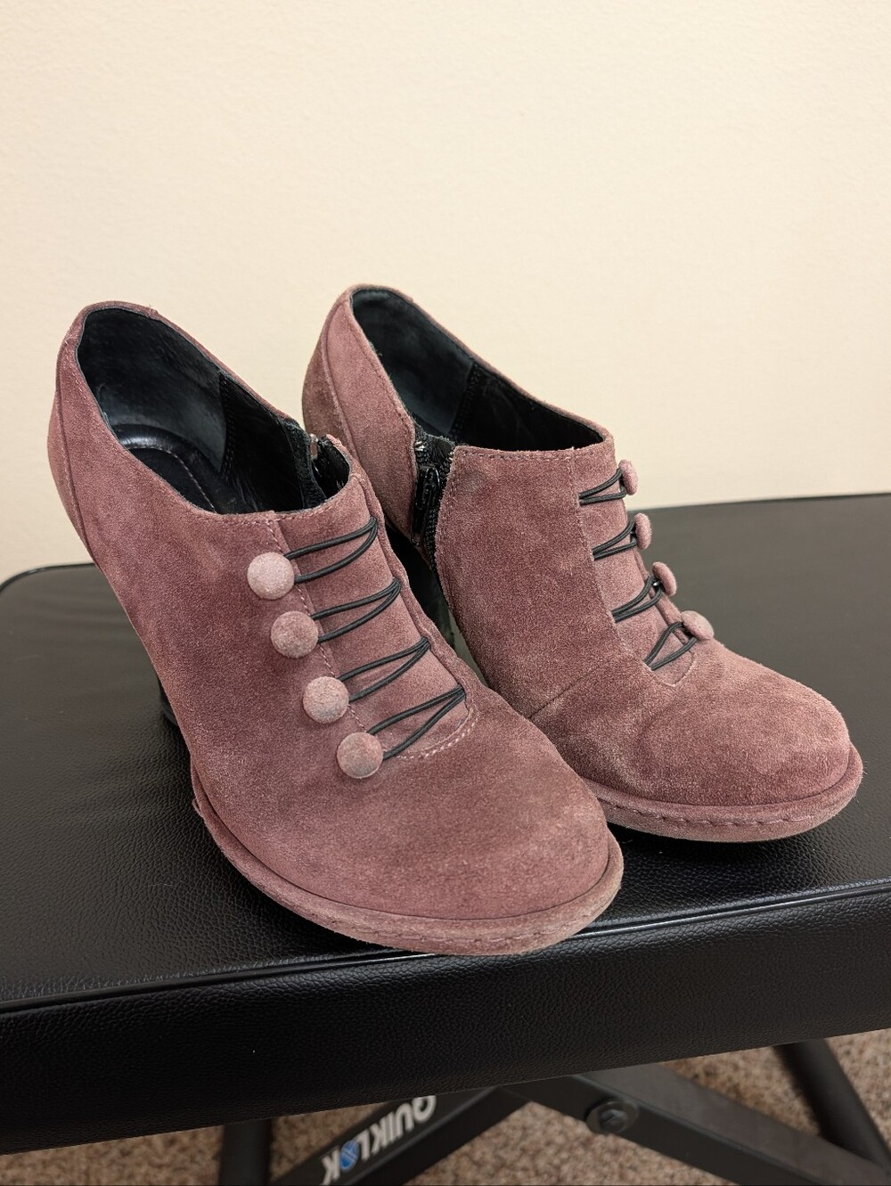 Born Crown 8 Mauve Suede Button Accent Ankle Boots